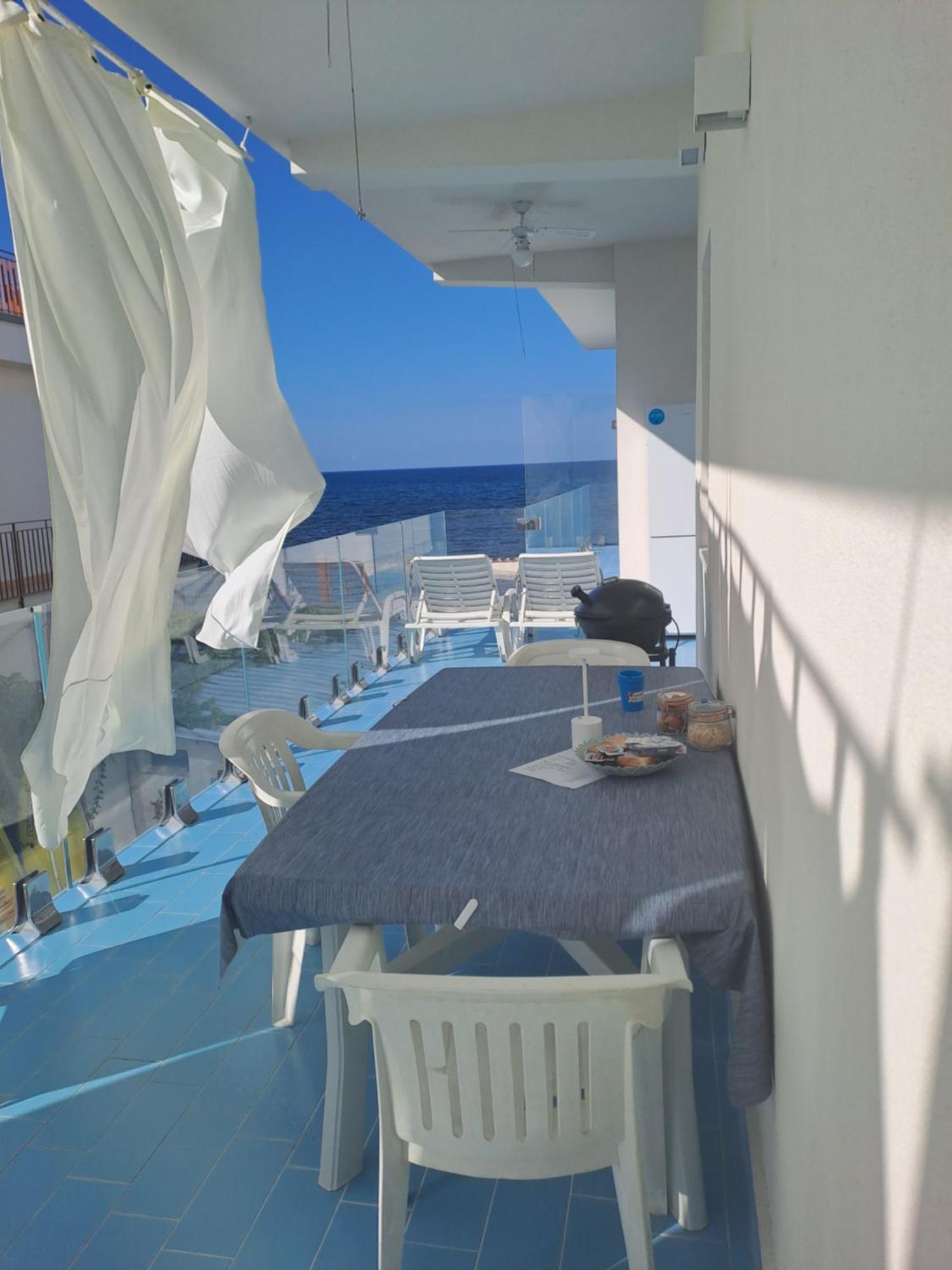 Blue Life, Sea-Luxury Rooms On The Beach Between Palermo And Cefalu' Casteldaccia Dış mekan fotoğraf